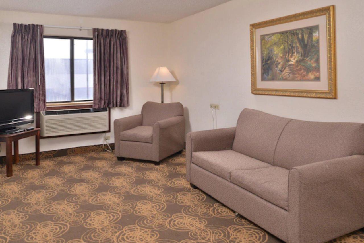 Rodeway Inn Waukegan - Gurnee Bagian luar foto