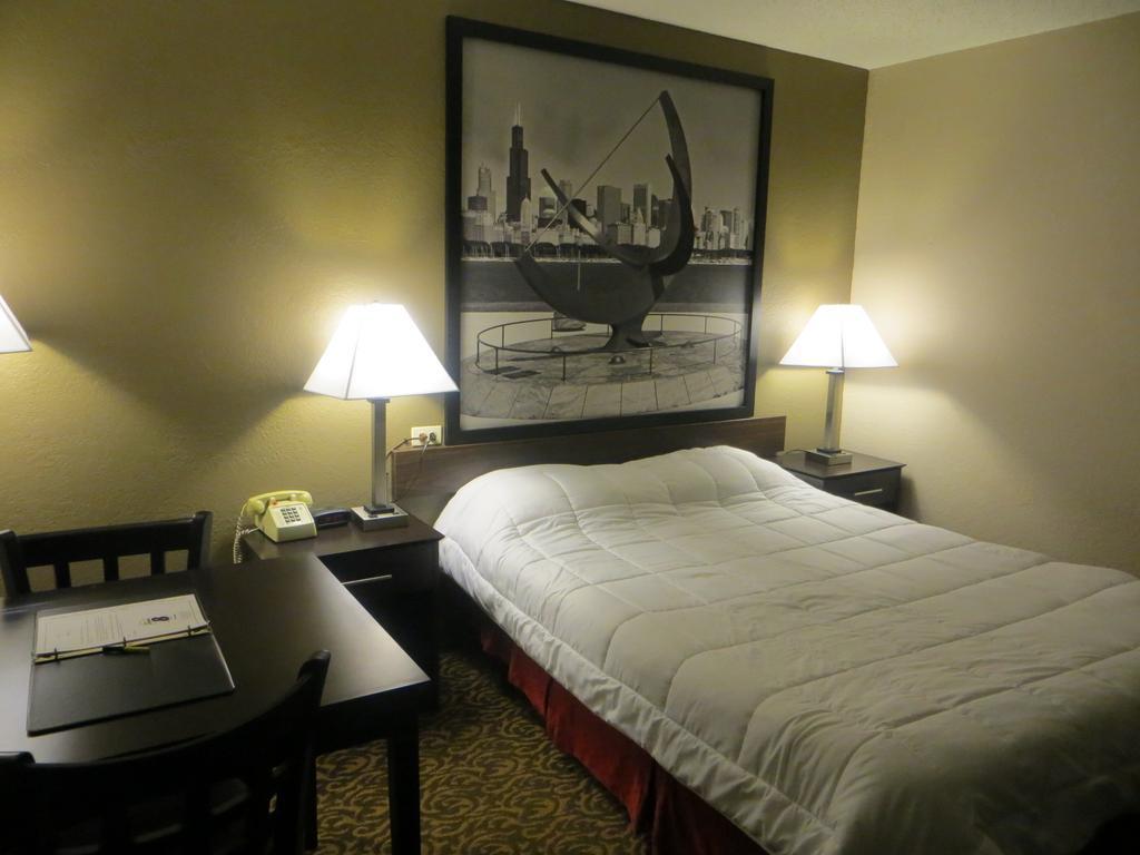 Rodeway Inn Waukegan - Gurnee Ruang foto